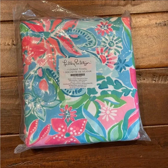 Lilly Pulitzer Lounge Towel Oversized Floral Pink Blue Beach Blanket Picnic NWT - Picture 4 of 6